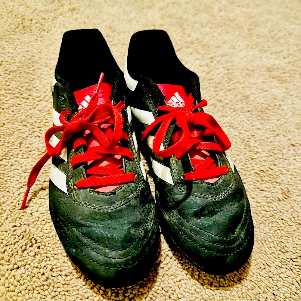 Gently worn Adidas Baseball cleats kids size 3.5